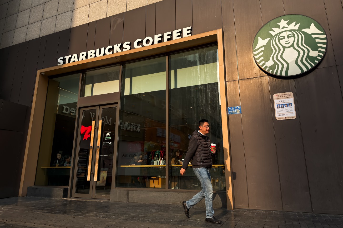 How stroopwafels and saffron tiramisu fit into Starbucks’ plan to get to 40,000 stores around the world
